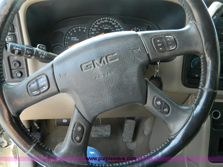 image for item B3836 2003 GMC Sierra 1500 Z71 extended cab pickup truck