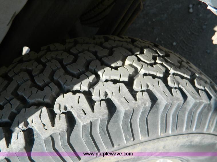 image for item B3836 2003 GMC Sierra 1500 Z71 extended cab pickup truck