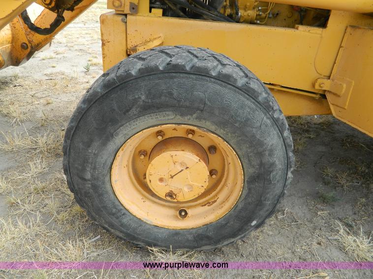 image for item B3841 1993 John Deere 310D backhoe