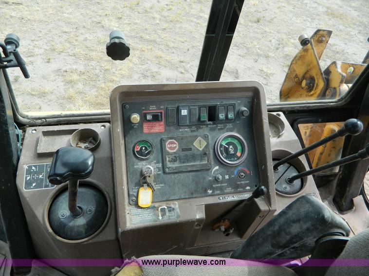 image for item B3841 1993 John Deere 310D backhoe