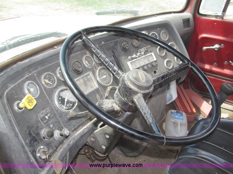 image for item B5205 1987 Ford L9000 semi truck cab and chassis