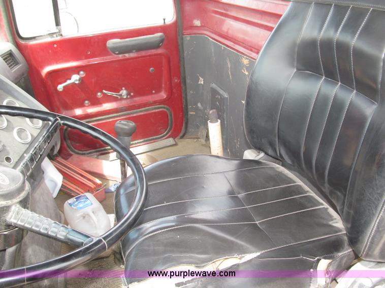 image for item B5205 1987 Ford L9000 semi truck cab and chassis