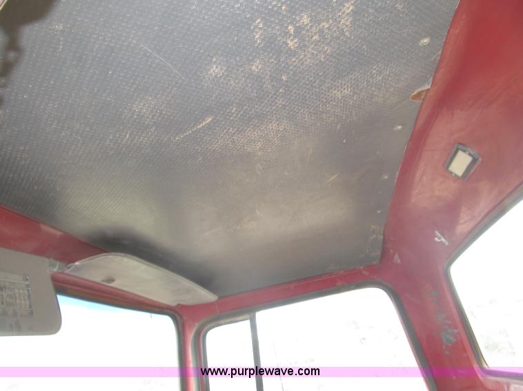 image for item B5205 1987 Ford L9000 semi truck cab and chassis