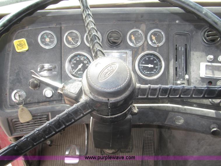 image for item B5205 1987 Ford L9000 semi truck cab and chassis