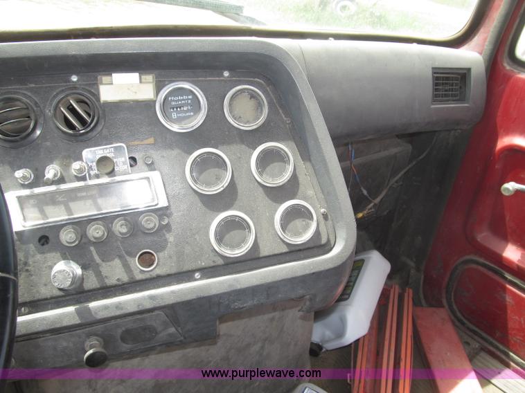 image for item B5205 1987 Ford L9000 semi truck cab and chassis