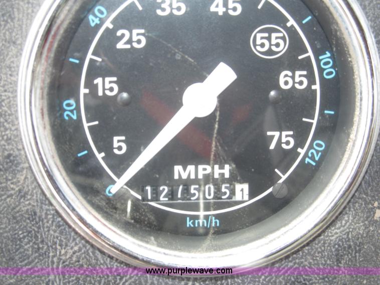 image for item B5205 1987 Ford L9000 semi truck cab and chassis