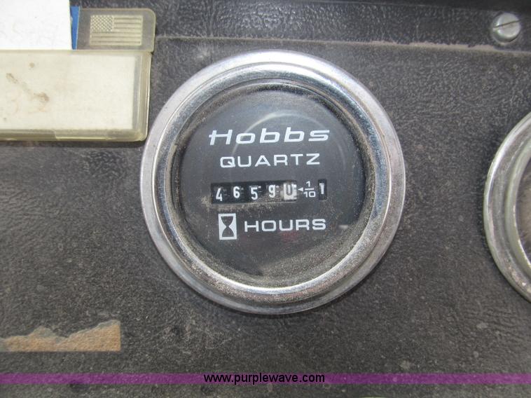 image for item B5205 1987 Ford L9000 semi truck cab and chassis