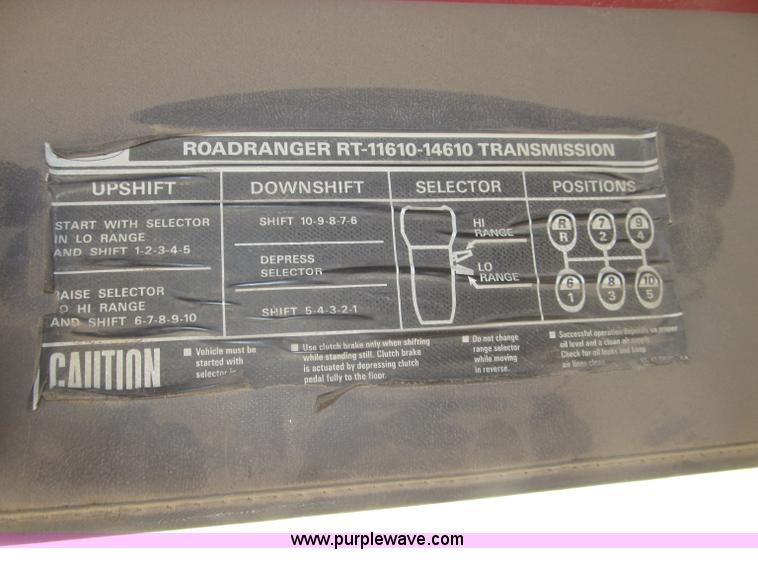 image for item B5205 1987 Ford L9000 semi truck cab and chassis