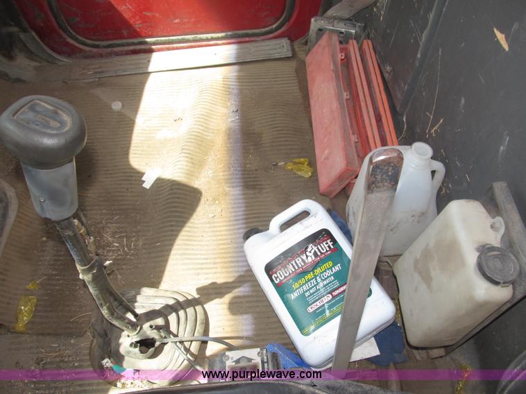 image for item B5205 1987 Ford L9000 semi truck cab and chassis