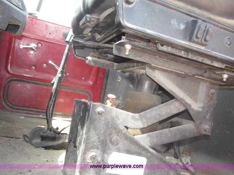 image for item B5205 1987 Ford L9000 semi truck cab and chassis