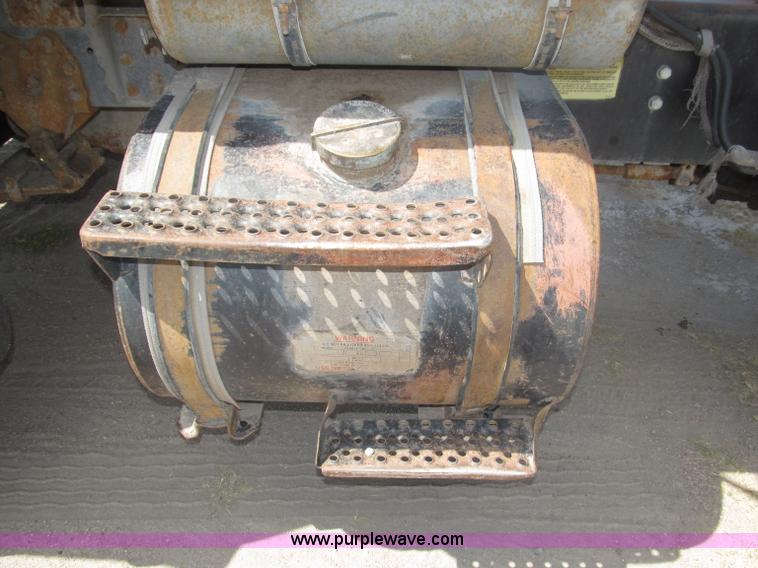 image for item B5205 1987 Ford L9000 semi truck cab and chassis