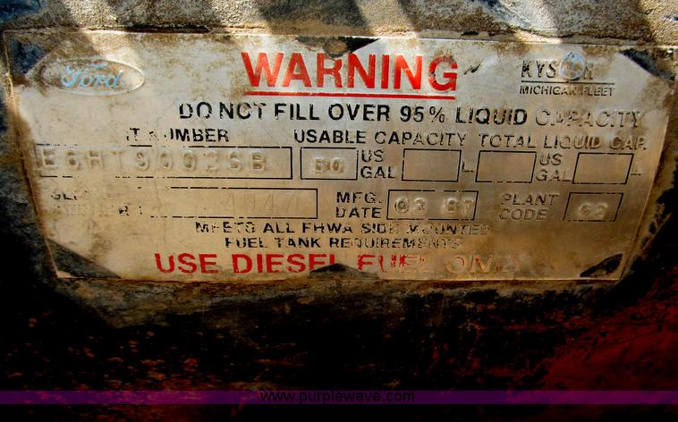 image for item B5205 1987 Ford L9000 semi truck cab and chassis