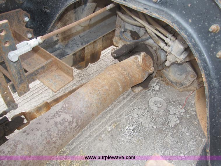 image for item B5205 1987 Ford L9000 semi truck cab and chassis