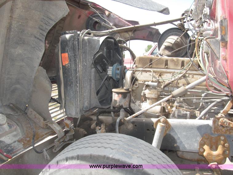 image for item B5205 1987 Ford L9000 semi truck cab and chassis