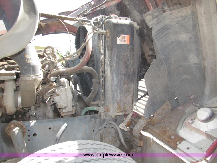 image for item B5205 1987 Ford L9000 semi truck cab and chassis