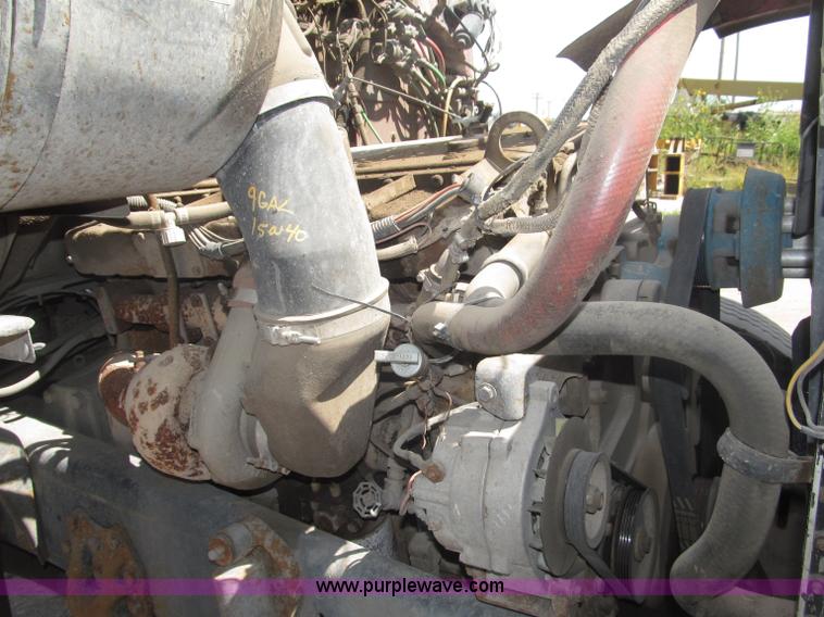 image for item B5205 1987 Ford L9000 semi truck cab and chassis