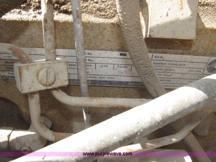 image for item B5205 1987 Ford L9000 semi truck cab and chassis