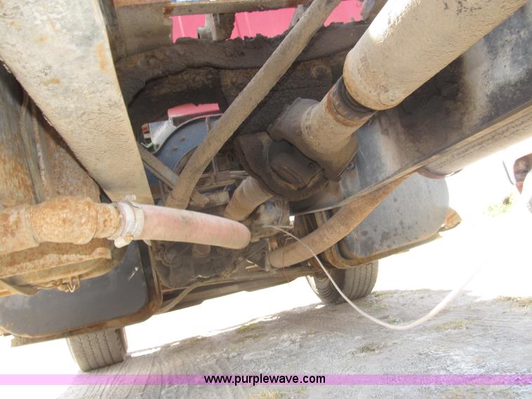 image for item B5205 1987 Ford L9000 semi truck cab and chassis