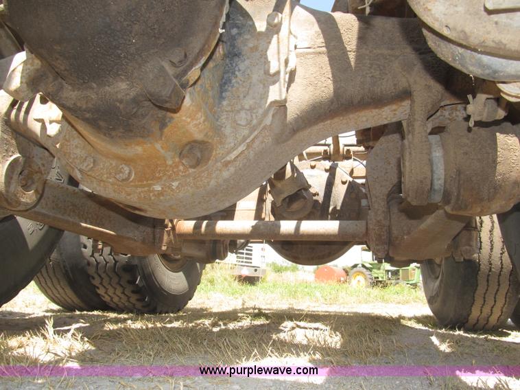 image for item B5205 1987 Ford L9000 semi truck cab and chassis