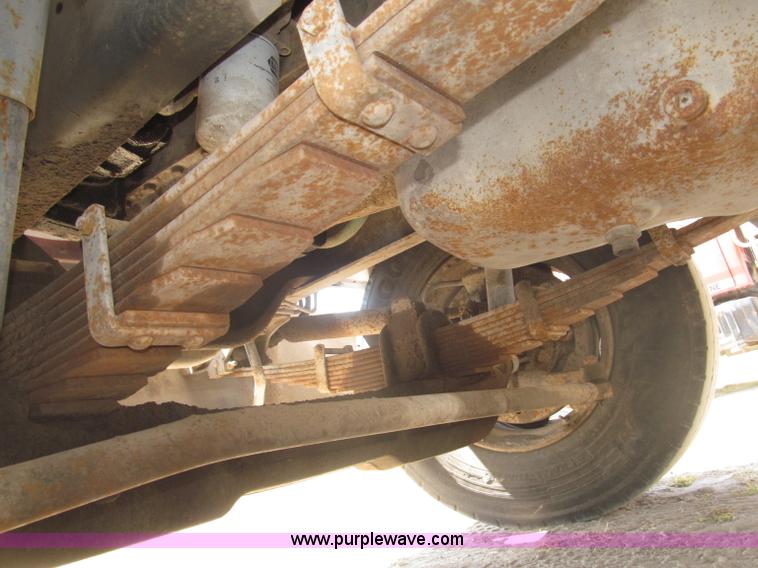 image for item B5205 1987 Ford L9000 semi truck cab and chassis