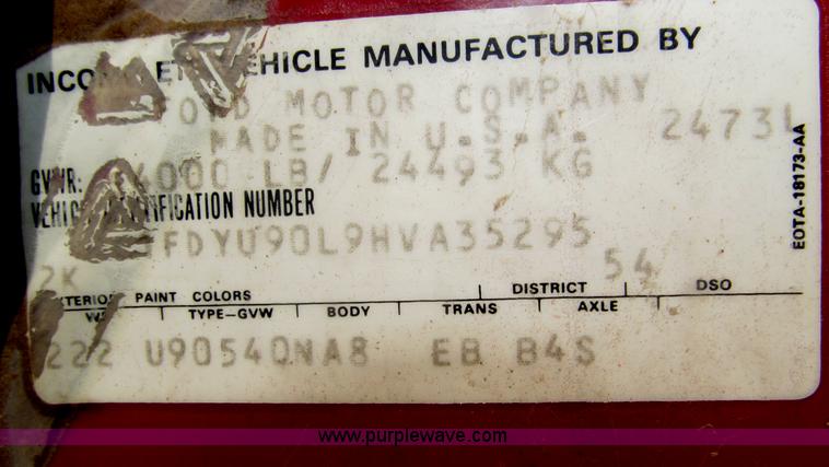 image for item B5205 1987 Ford L9000 semi truck cab and chassis