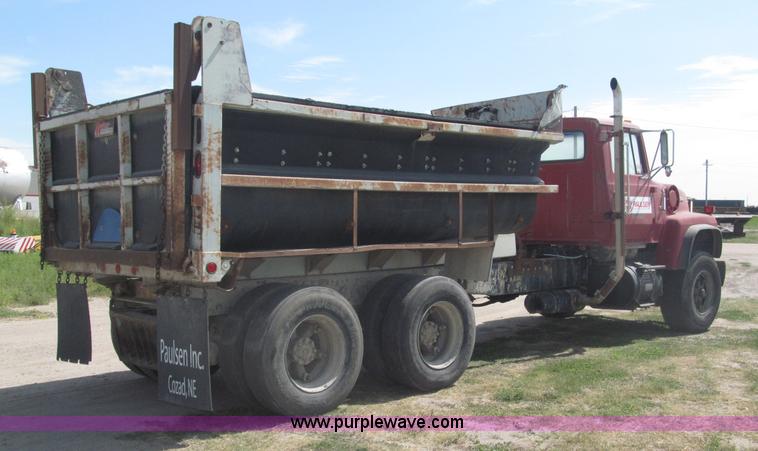 image for item B5206 1989 Ford L9000 tandem axle dump truck