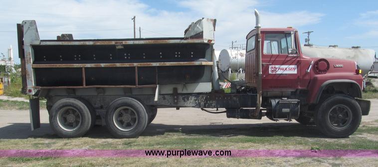 image for item B5206 1989 Ford L9000 tandem axle dump truck