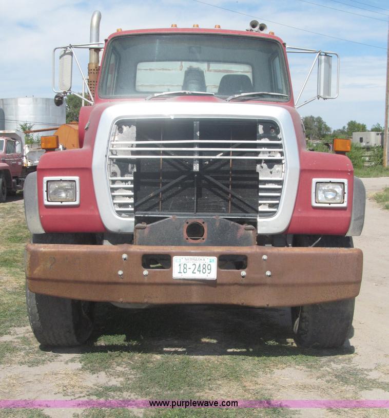 image for item B5206 1989 Ford L9000 tandem axle dump truck