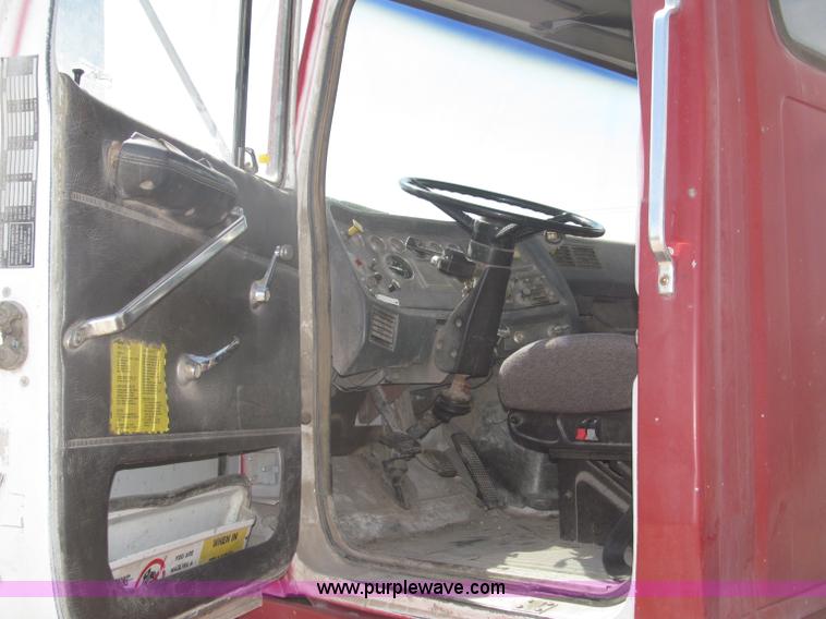 image for item B5206 1989 Ford L9000 tandem axle dump truck