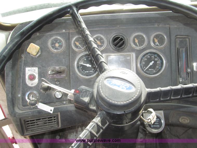 image for item B5206 1989 Ford L9000 tandem axle dump truck