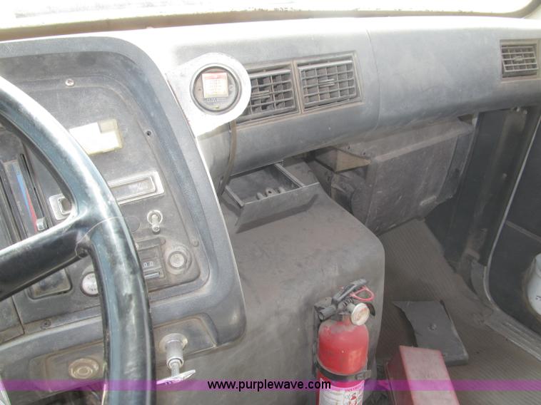 image for item B5206 1989 Ford L9000 tandem axle dump truck