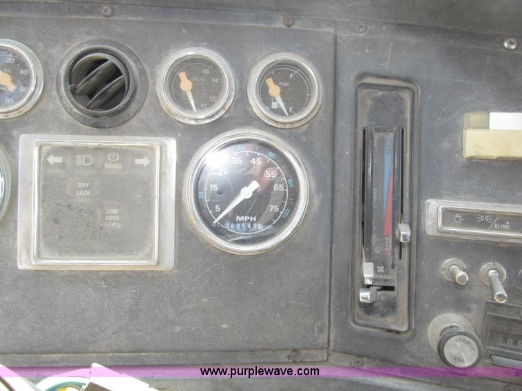 image for item B5206 1989 Ford L9000 tandem axle dump truck