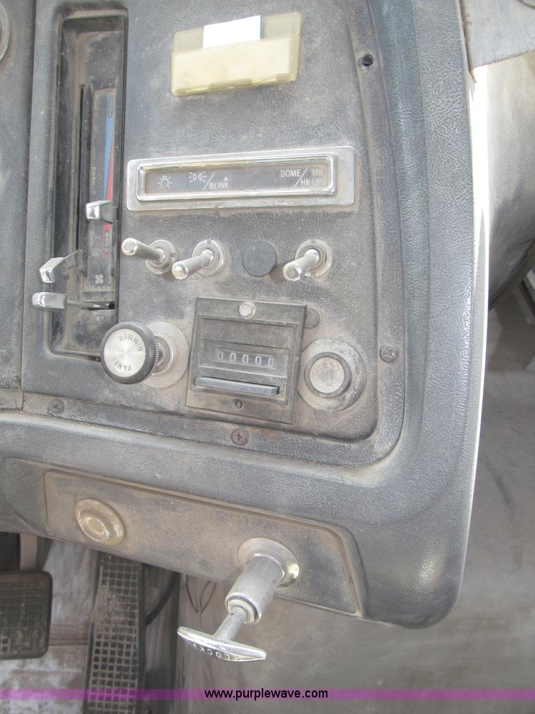 image for item B5206 1989 Ford L9000 tandem axle dump truck