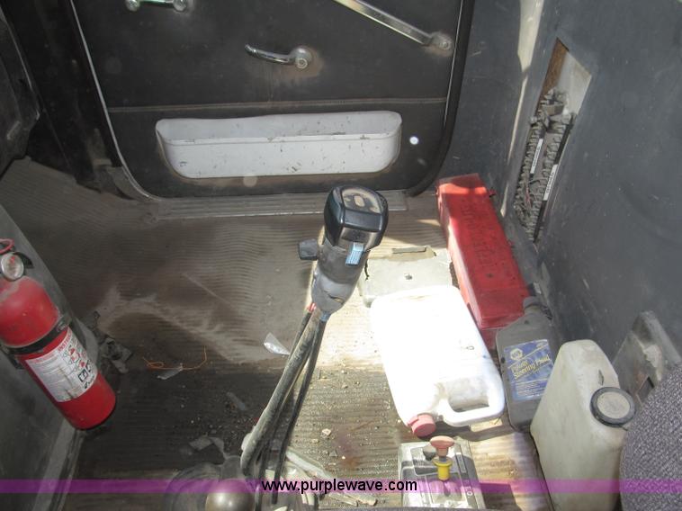 image for item B5206 1989 Ford L9000 tandem axle dump truck