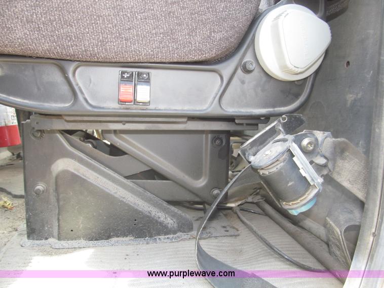 image for item B5206 1989 Ford L9000 tandem axle dump truck