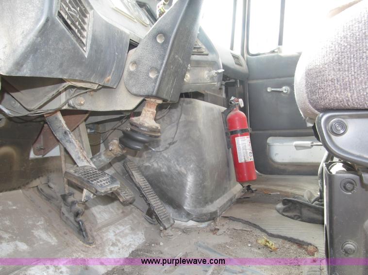 image for item B5206 1989 Ford L9000 tandem axle dump truck