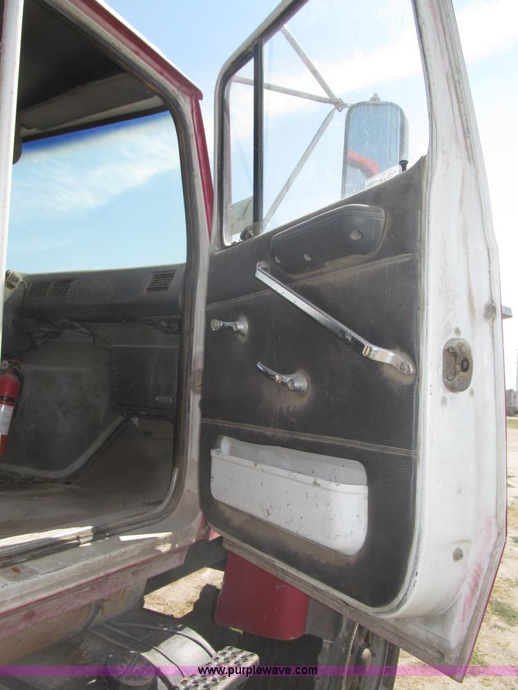 image for item B5206 1989 Ford L9000 tandem axle dump truck