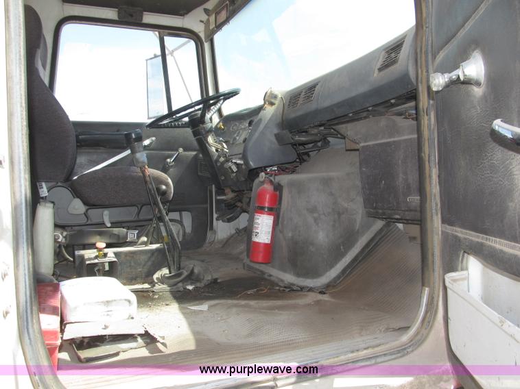 image for item B5206 1989 Ford L9000 tandem axle dump truck