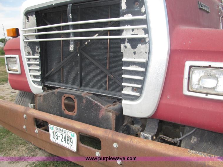 image for item B5206 1989 Ford L9000 tandem axle dump truck