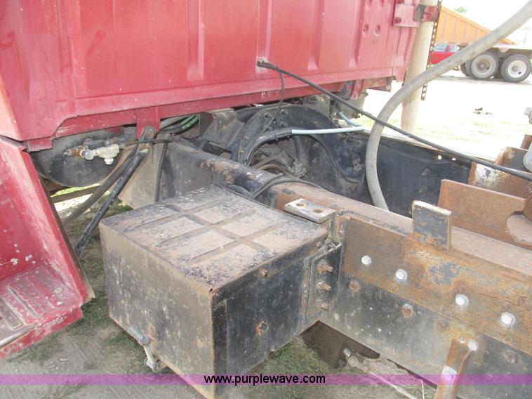 image for item B5206 1989 Ford L9000 tandem axle dump truck