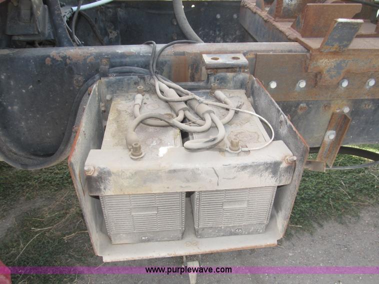 image for item B5206 1989 Ford L9000 tandem axle dump truck