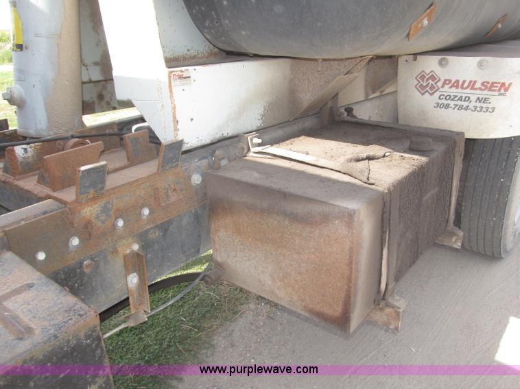 image for item B5206 1989 Ford L9000 tandem axle dump truck