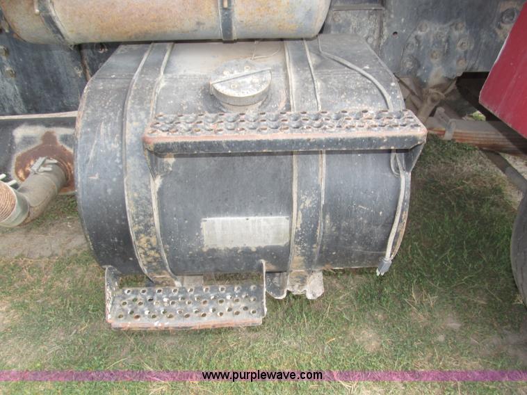 image for item B5206 1989 Ford L9000 tandem axle dump truck