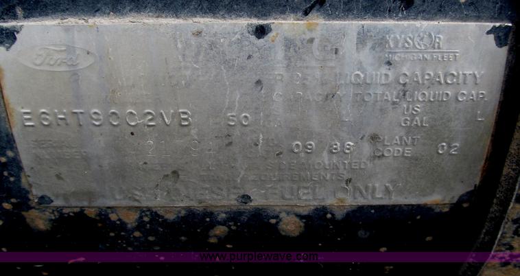 image for item B5206 1989 Ford L9000 tandem axle dump truck