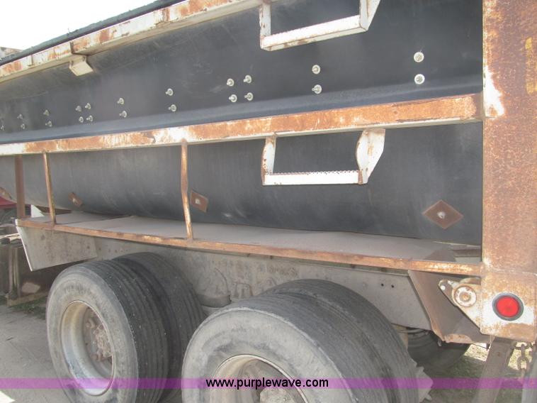 image for item B5206 1989 Ford L9000 tandem axle dump truck