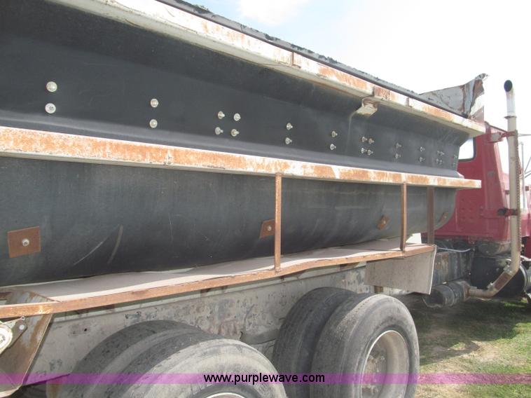 image for item B5206 1989 Ford L9000 tandem axle dump truck