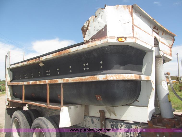 image for item B5206 1989 Ford L9000 tandem axle dump truck