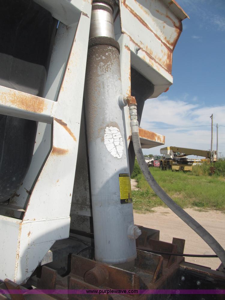 image for item B5206 1989 Ford L9000 tandem axle dump truck