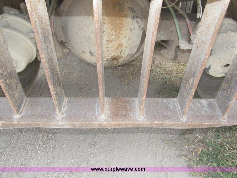 image for item B5206 1989 Ford L9000 tandem axle dump truck