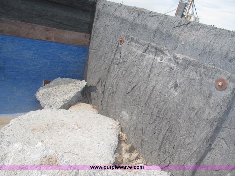 image for item B5206 1989 Ford L9000 tandem axle dump truck